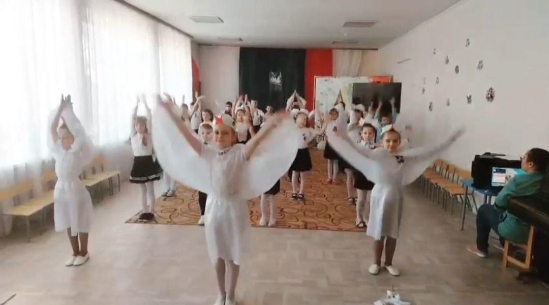 Аист на крыше.